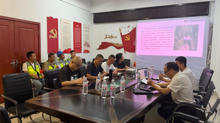 巴黎国际娱乐城财务总监蒋大山赴川西片区开展汛期安全生产督查(1).jpg